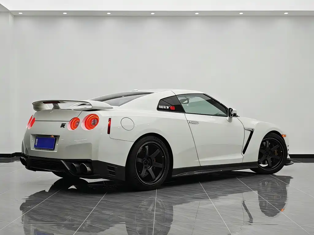 Nissan GT-R 2011 — фото 4