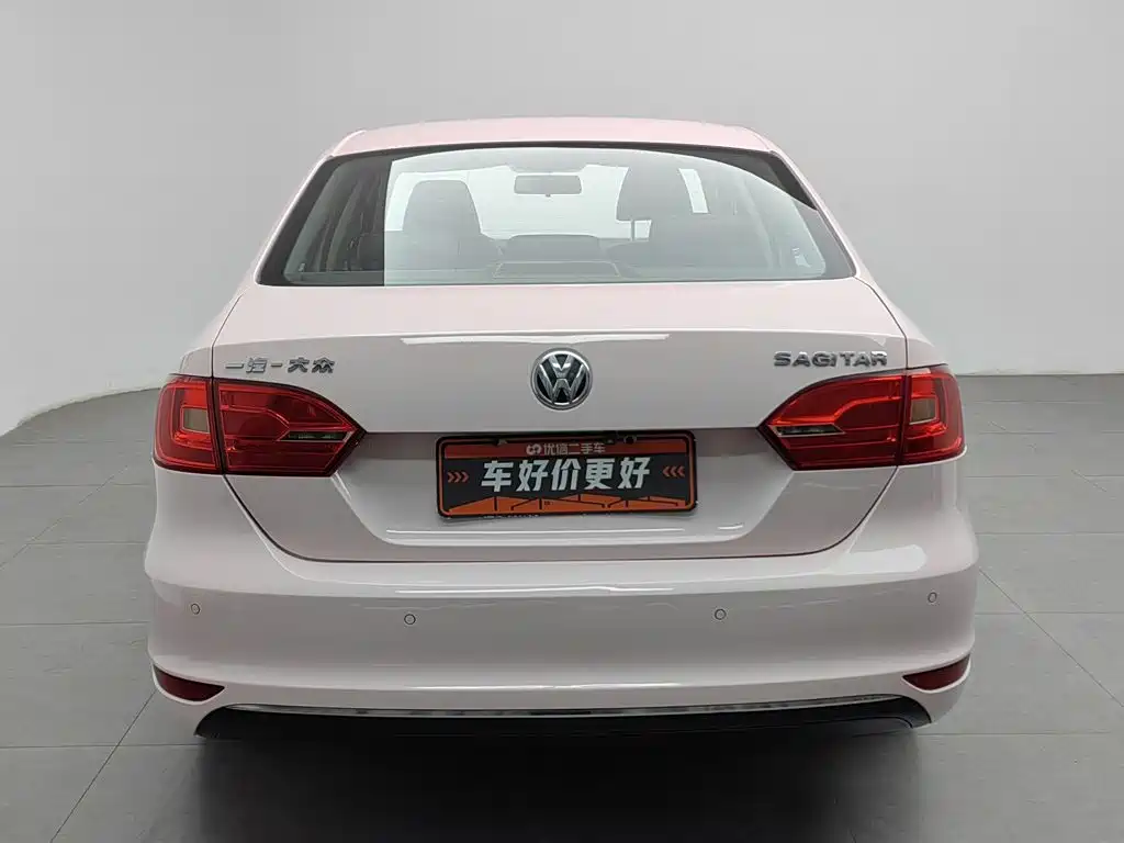 Volkswagen Sagitar 2015