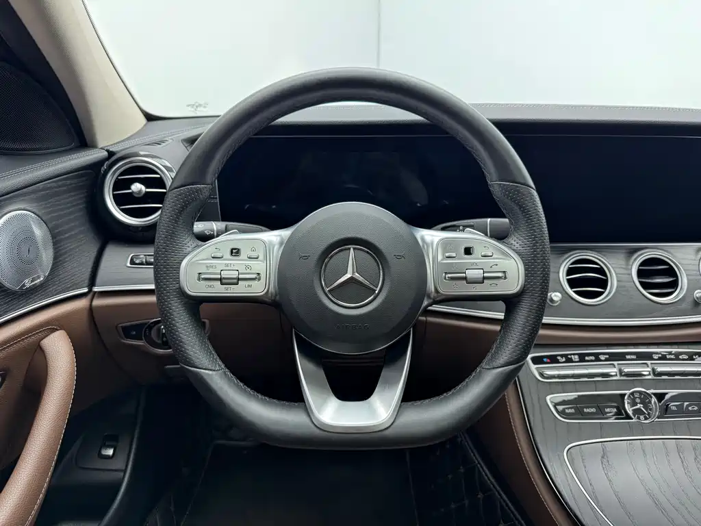 Mercedes-Benz E-Class 2020 — фото 18