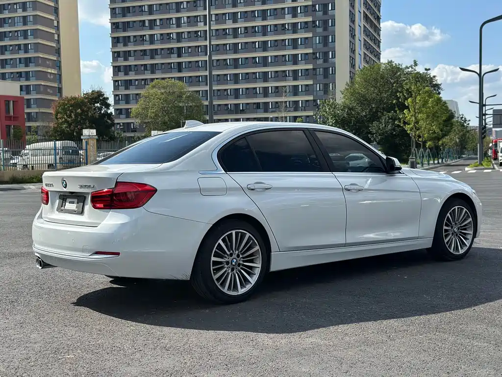 BMW 3 Series 2019 — фото 8