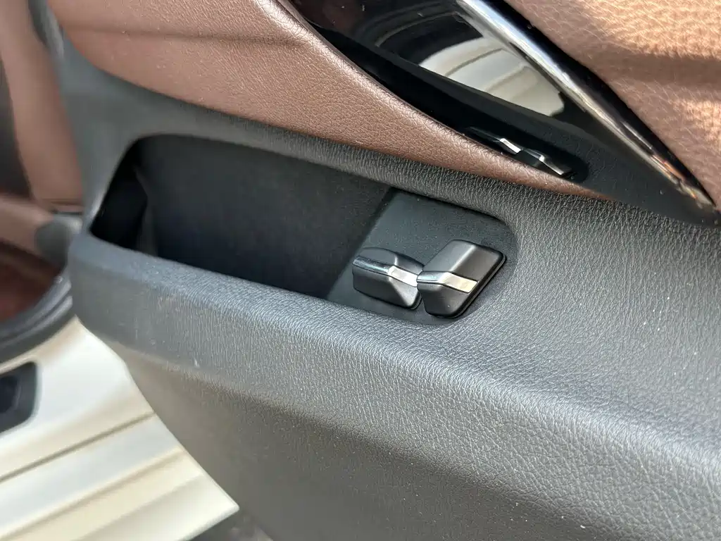 BMW 3 Series 2019 — фото 28