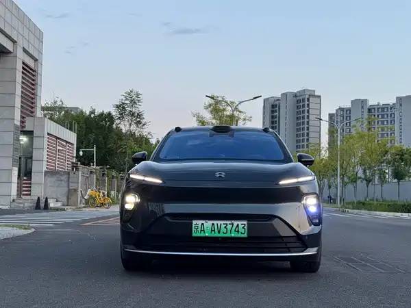 NIO ES8 2024