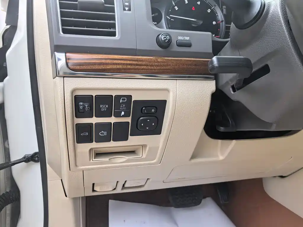 Toyota Land Cruiser 2018 — фото 11