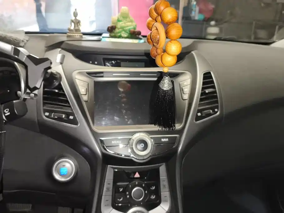 Hyundai Elantra Langdong 2015 — фото 13