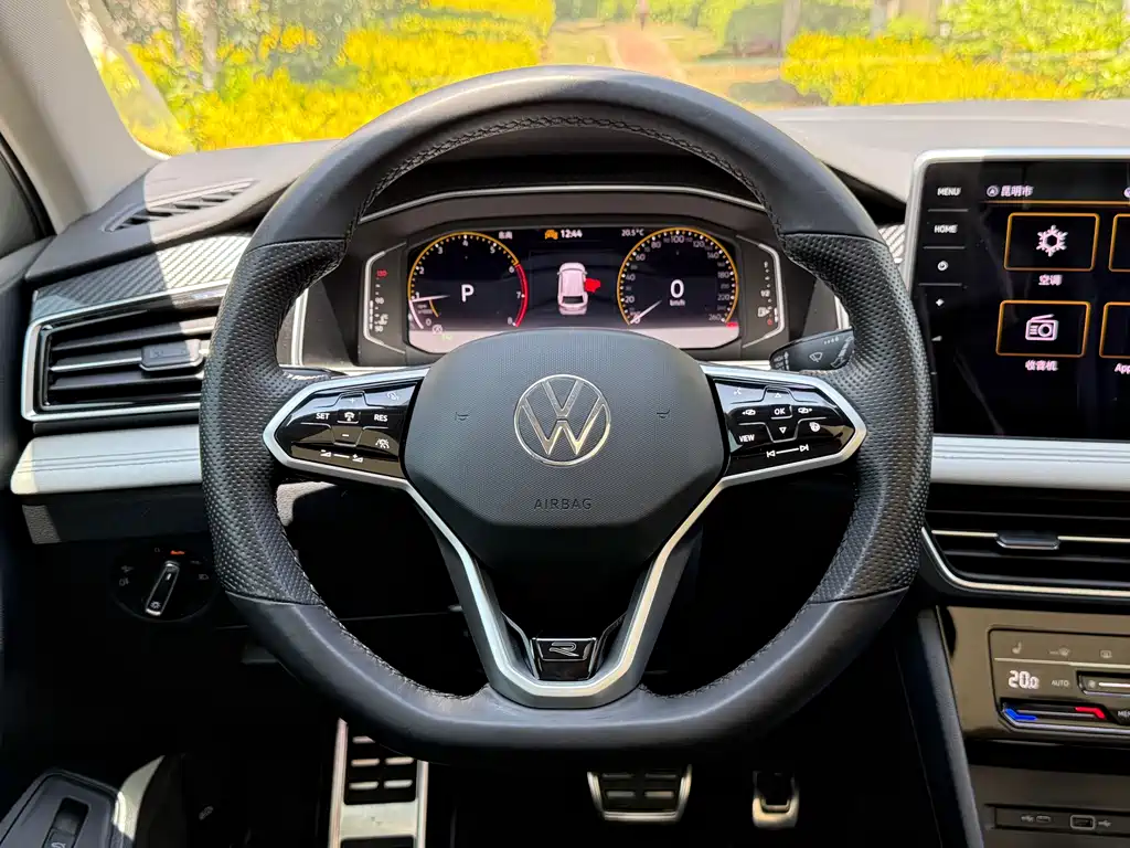 Volkswagen Tiguan L 2023 — фото 15