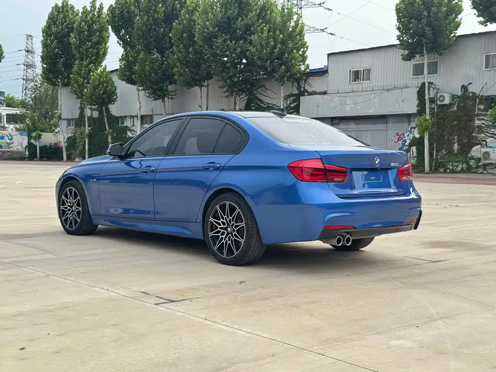 BMW 3 Series 2018 — фото 19