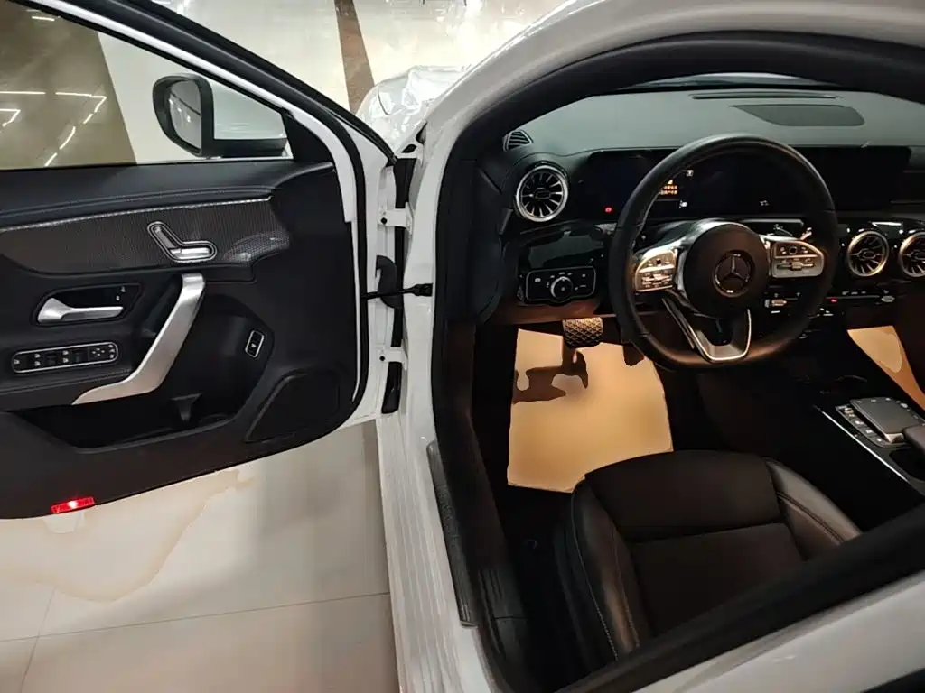 Mercedes-Benz A-Class 2023 — фото 16