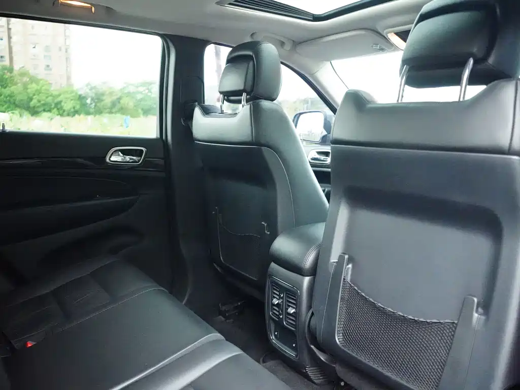 Jeep Grand Cherokee 2013 — фото 17