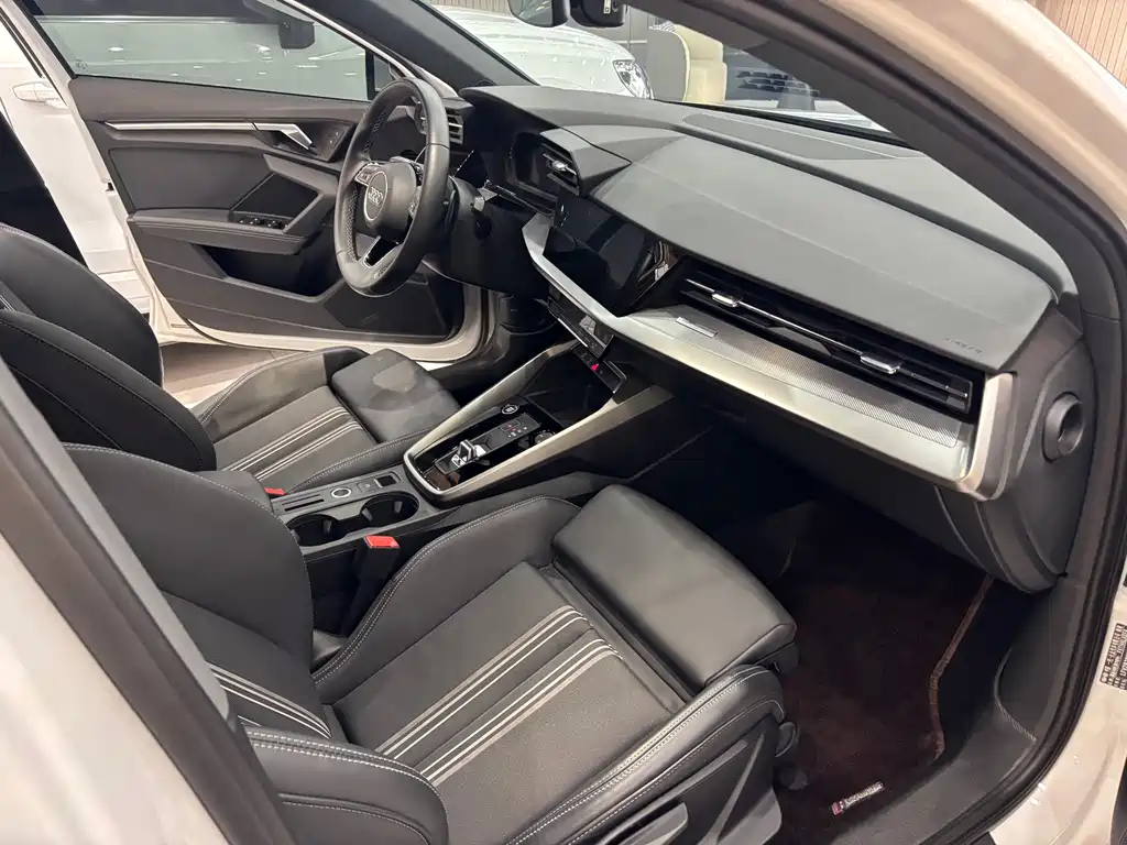 Audi A3 2023 — фото 19