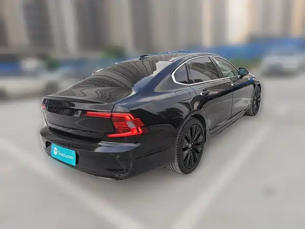 Volvo S90 2023