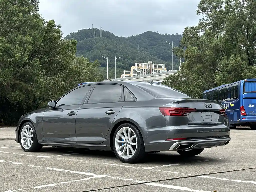 Audi A4L 2019 — фото 13