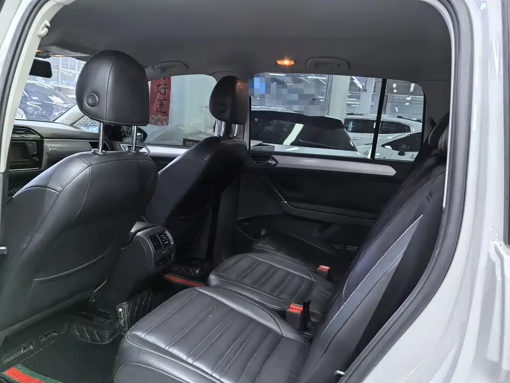 Volkswagen Touran 2017 — фото 10