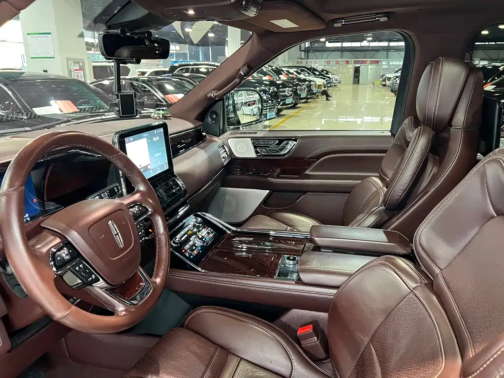 Lincoln Navigator 2021 — фото 14