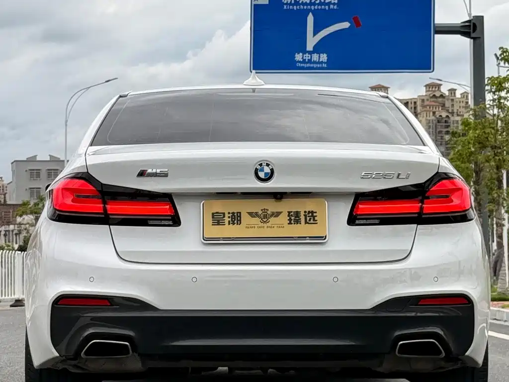 BMW 5 Series 2019 — фото 11