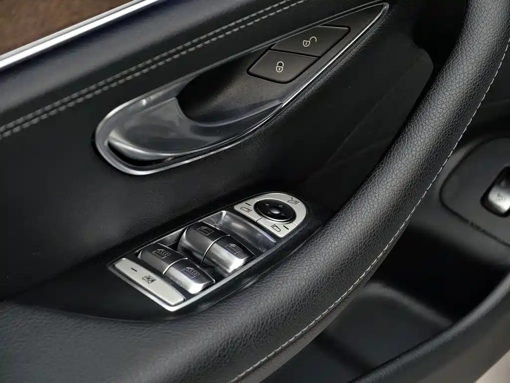 Mercedes-Benz E-Class 2019 — фото 13