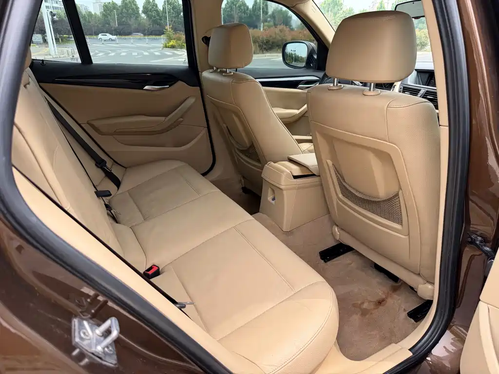 BMW X1 2010 — фото 12