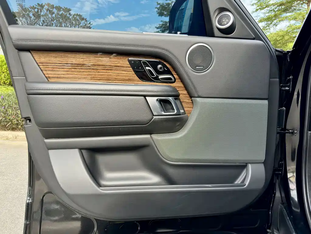 Land Rover Range Rover 2019 — фото 15