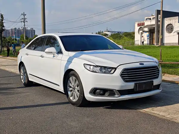 Ford Taurus 2017