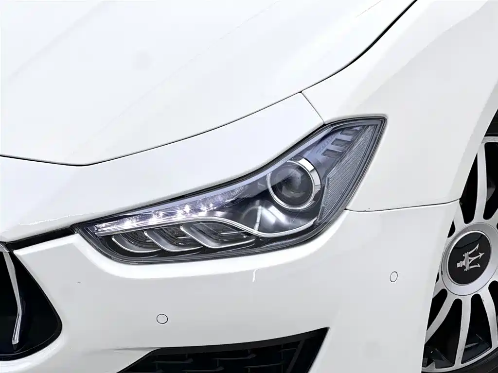 Maserati Ghibli 2018 — фото 15