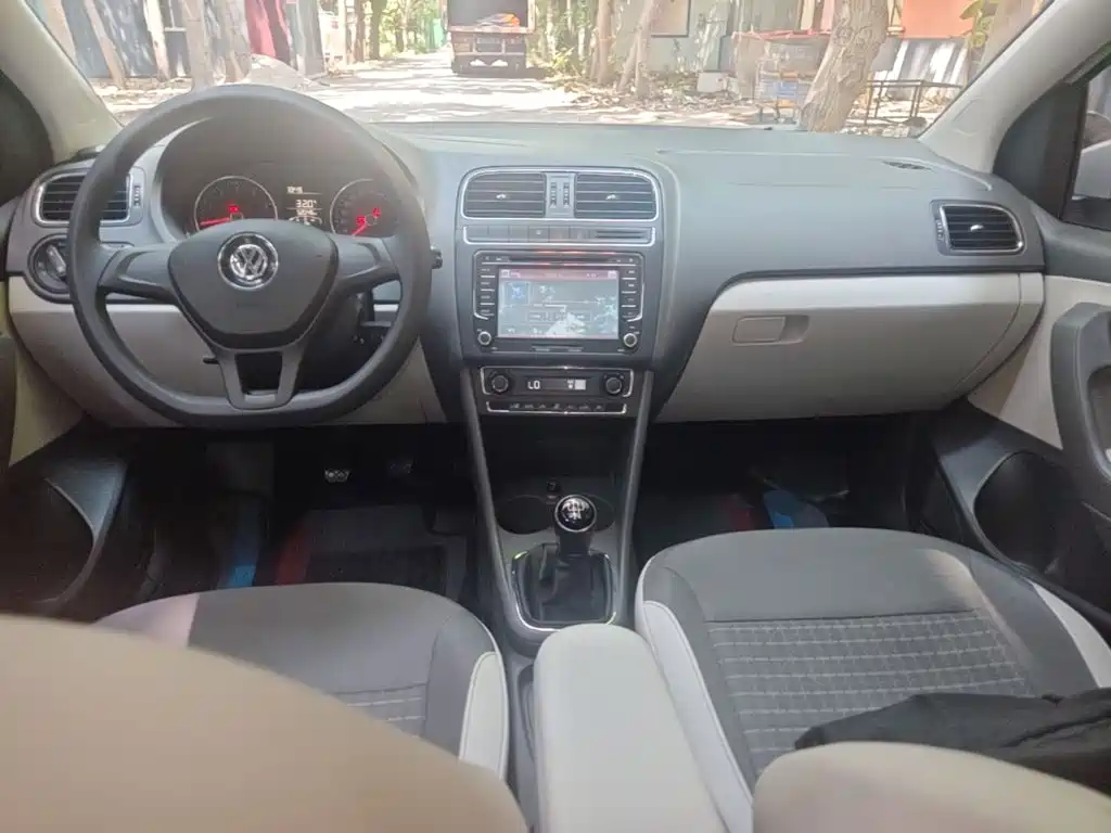 Volkswagen Polo 2015