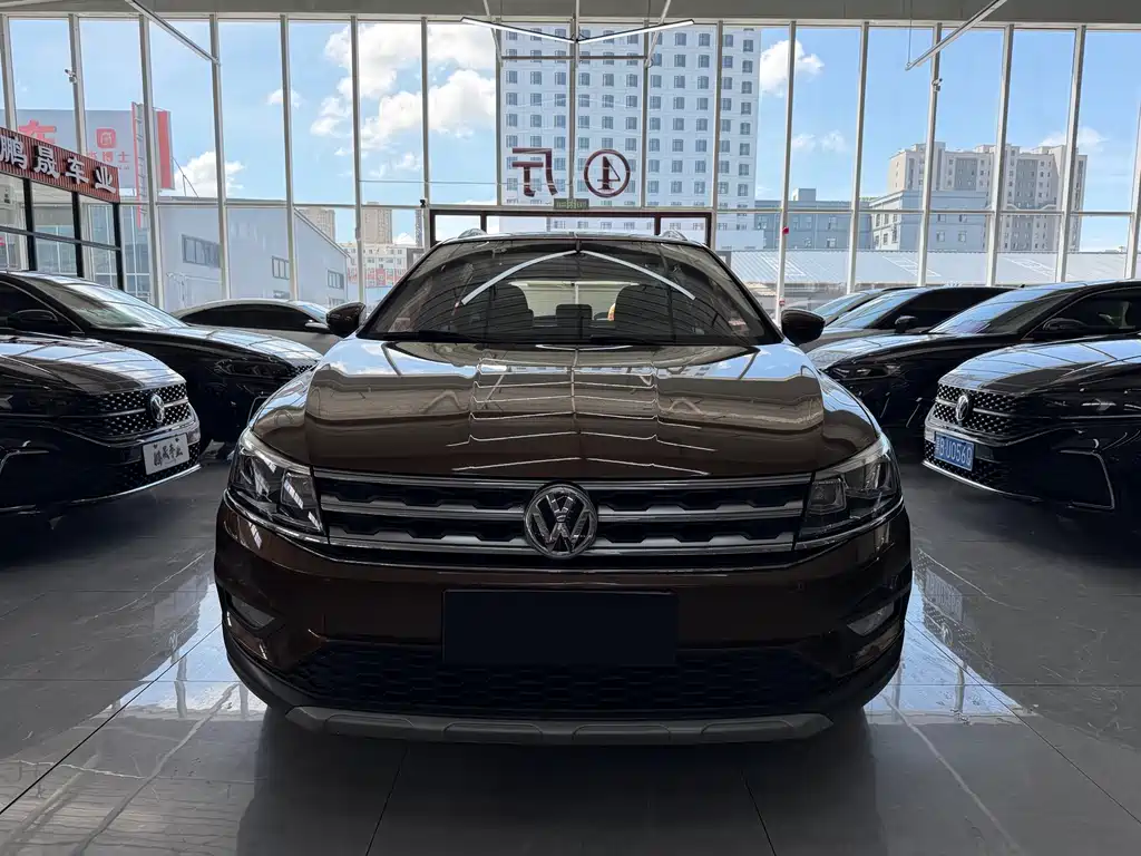 Volkswagen Cross Lavida 2017 — фото 2