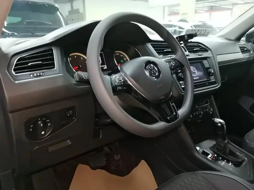 Volkswagen Tiguan L 2020 — фото 10