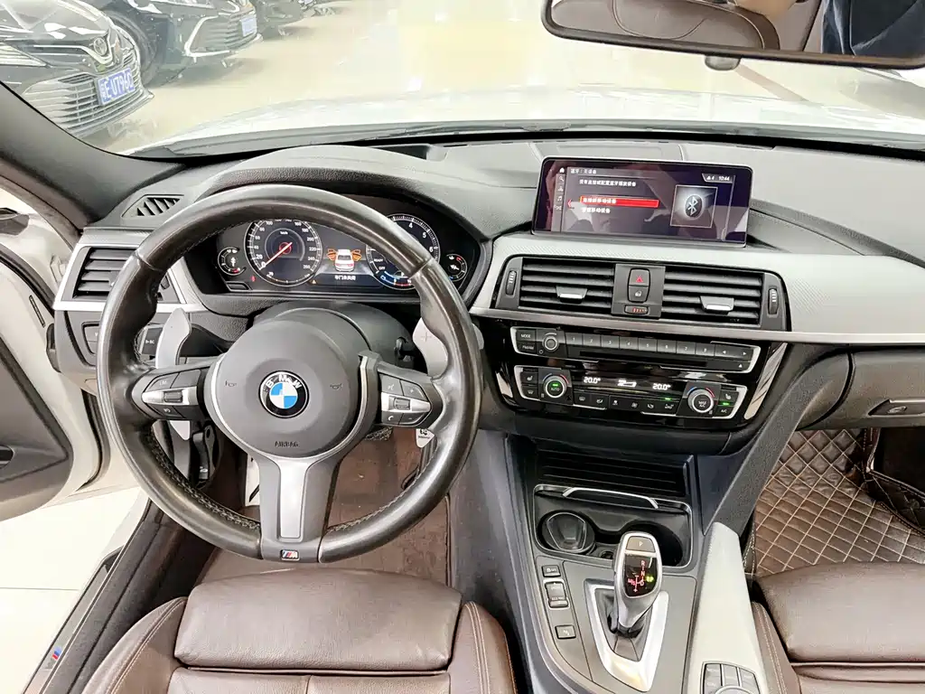 BMW 3 Series 2018 — фото 8