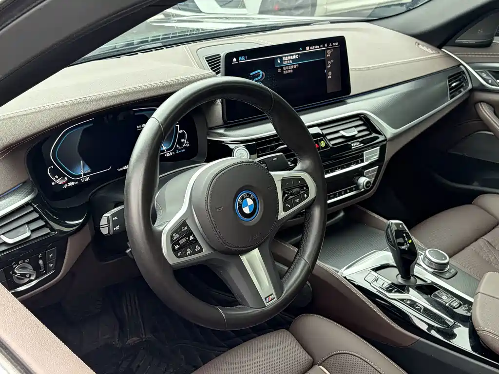 BMW 5 Series New Energy 2022 — фото 18