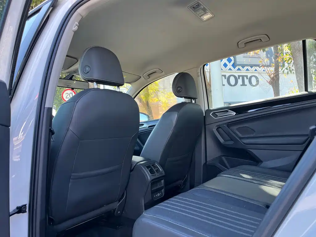 Volkswagen Tiguan L 2022 — фото 10