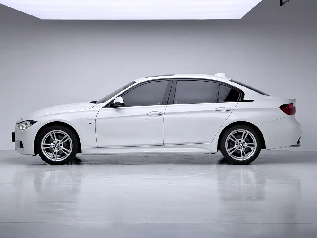 BMW 3 Series 2018 — фото 10