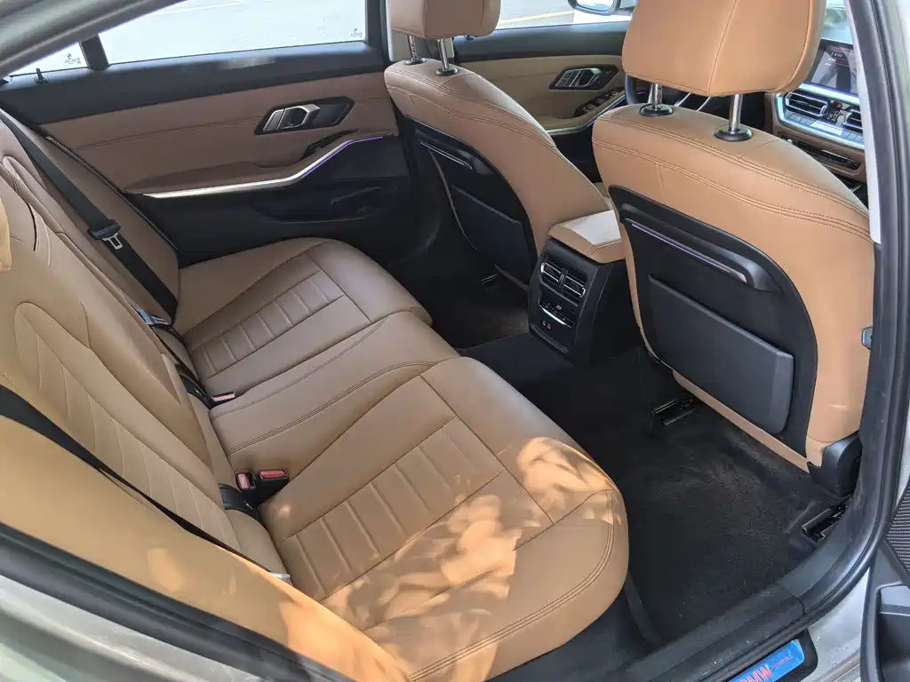 BMW 3 Series 2019 — фото 13