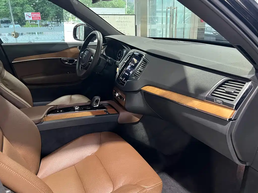 Volvo XC90 2022 — фото 26