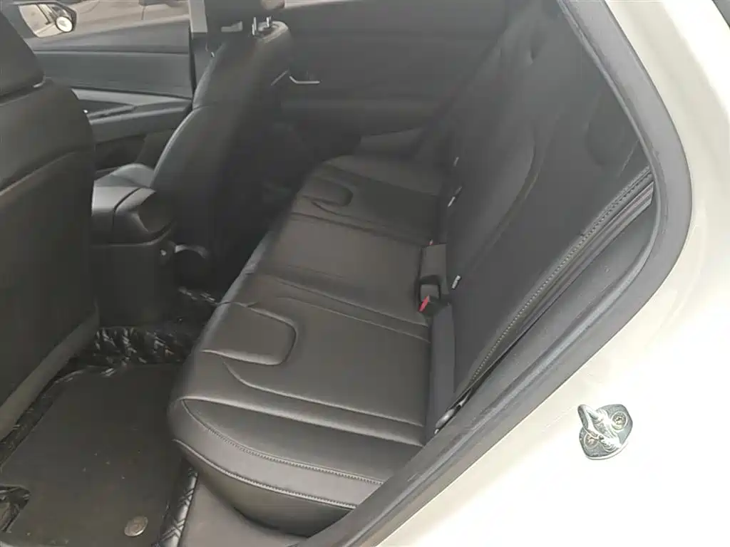 Hyundai Elantra 2021 — фото 17
