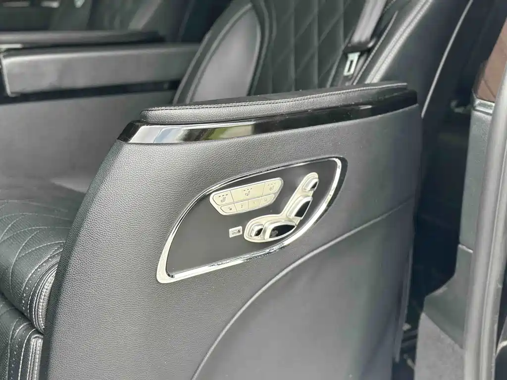 Mercedes-Benz V-Class 2021 — фото 9