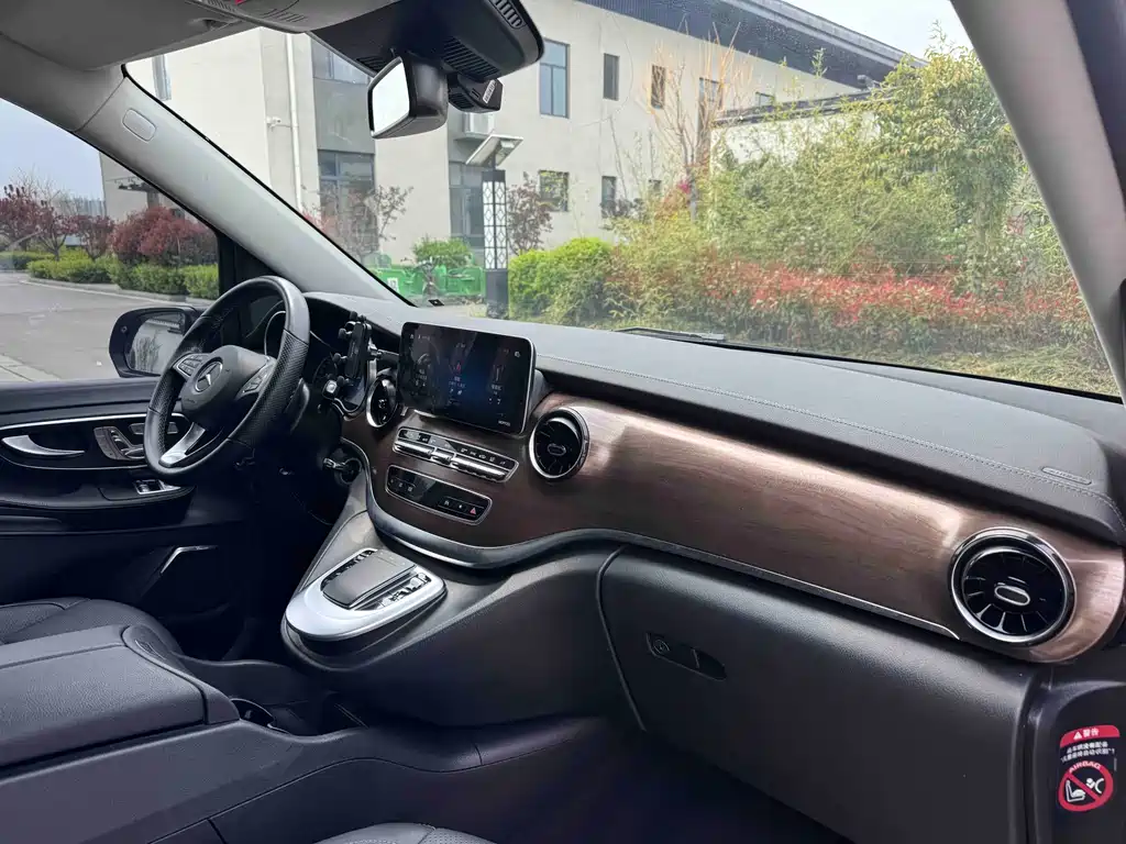 Mercedes-Benz V-Class 2021 — фото 13