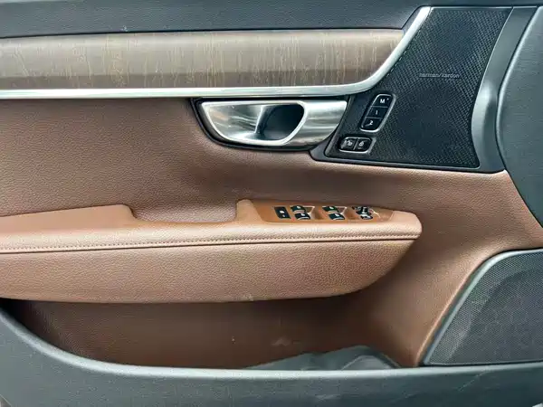 Volvo V90 2022
