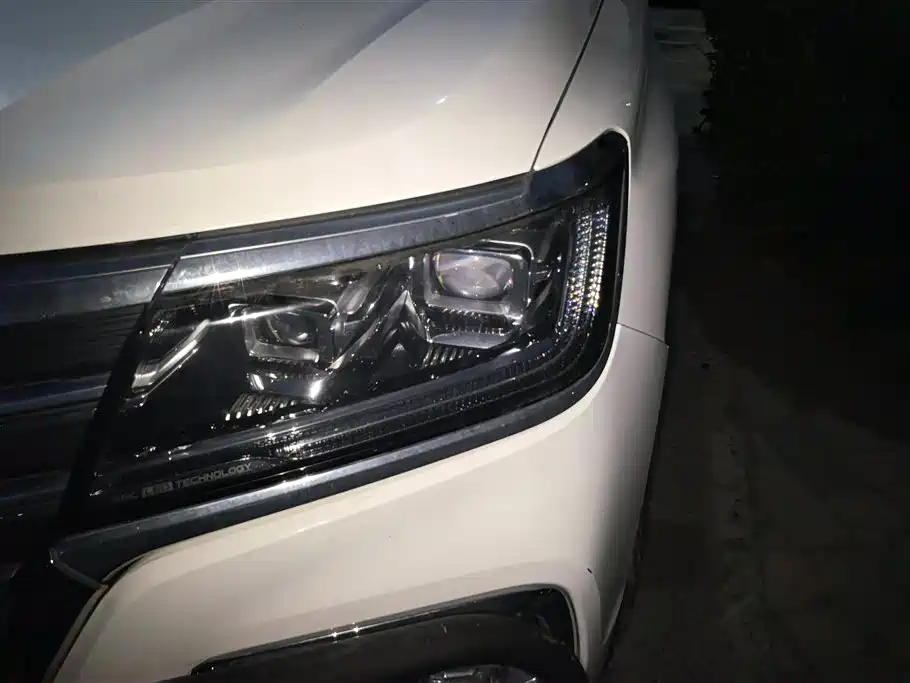 Roewe RX8 2018