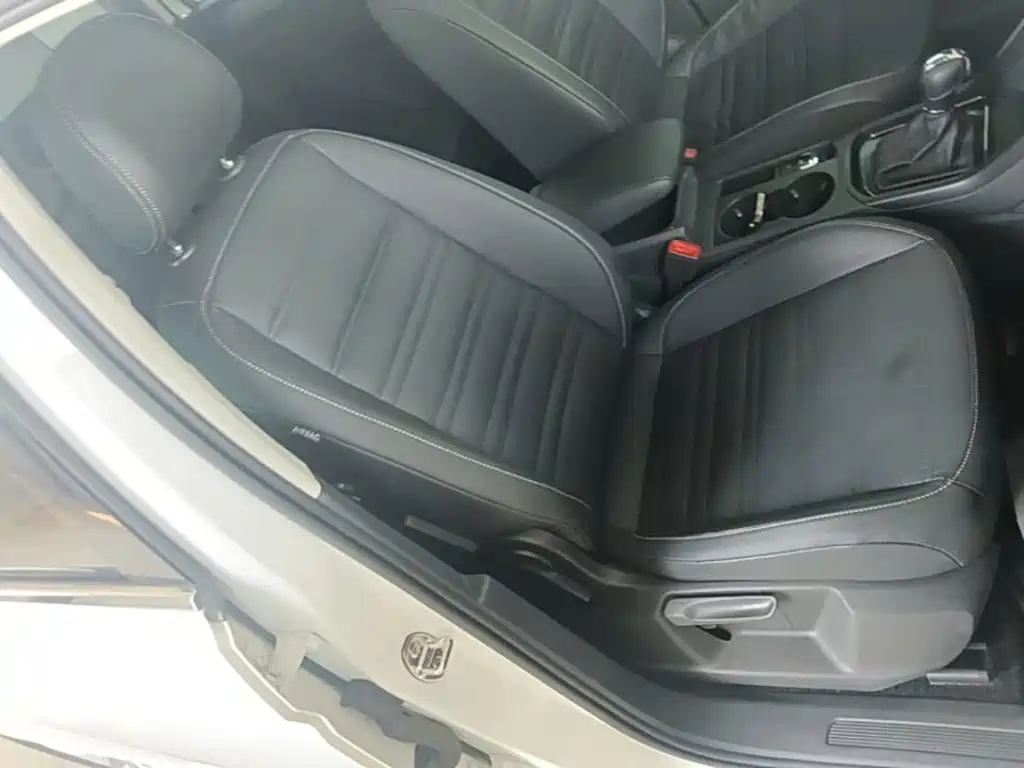 Volkswagen Touran 2017 — фото 25