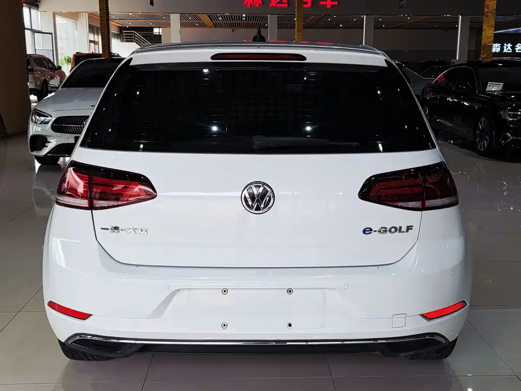 Volkswagen Golf EV 2020 — фото 17