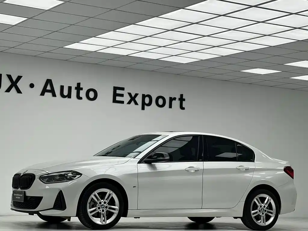BMW 1 Series 2023 — фото 19