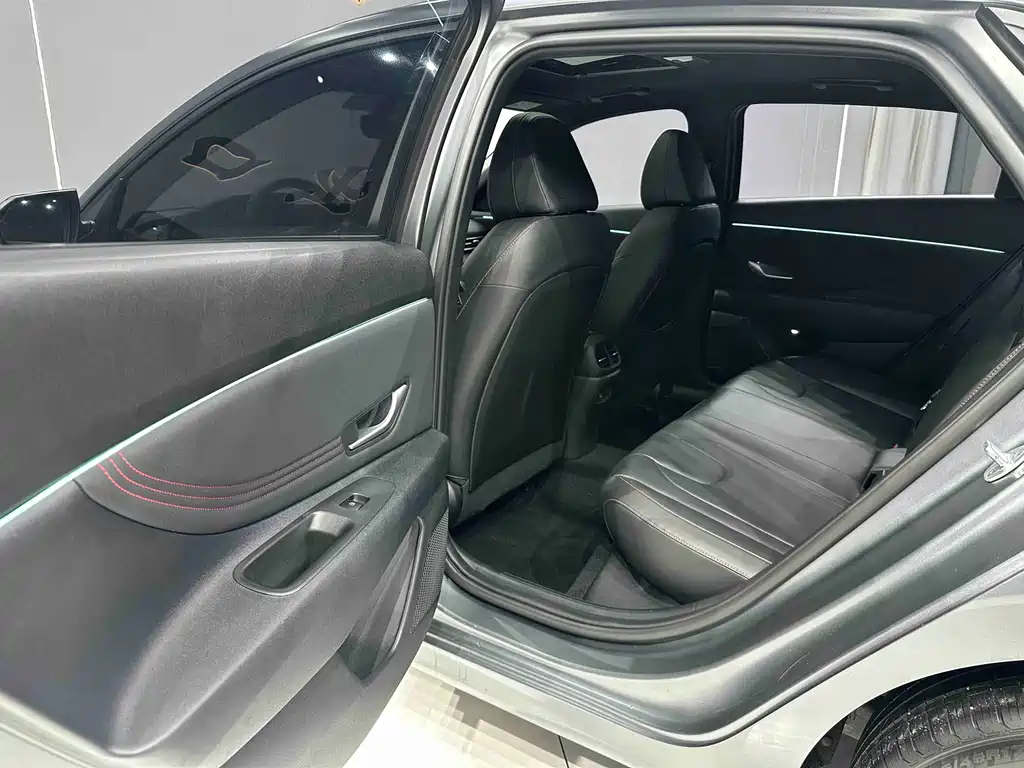 Hyundai Elantra 2023 — фото 17