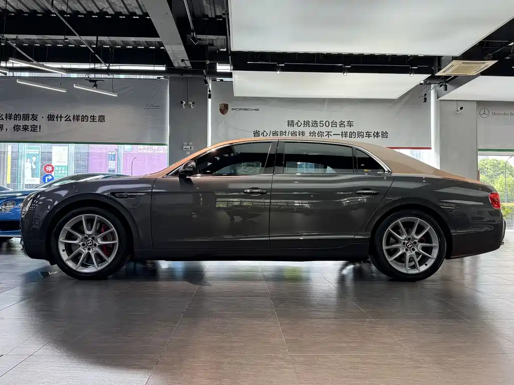 Bentley Flying Spur 2018 — фото 18