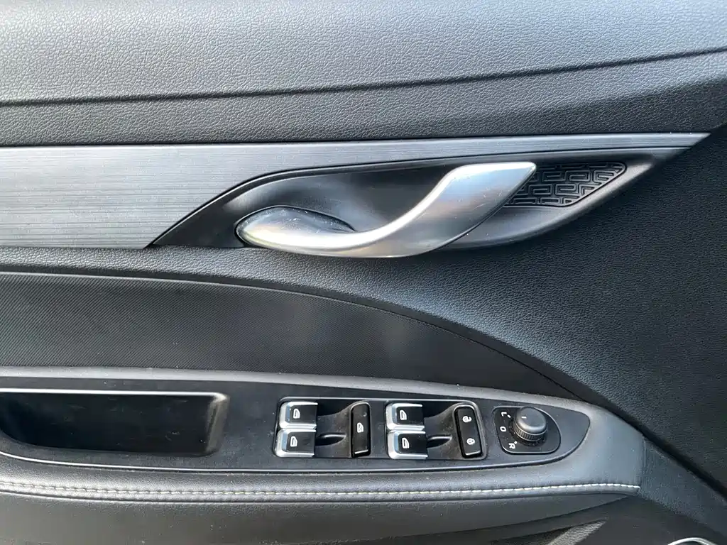 Geely Emgrand 2022