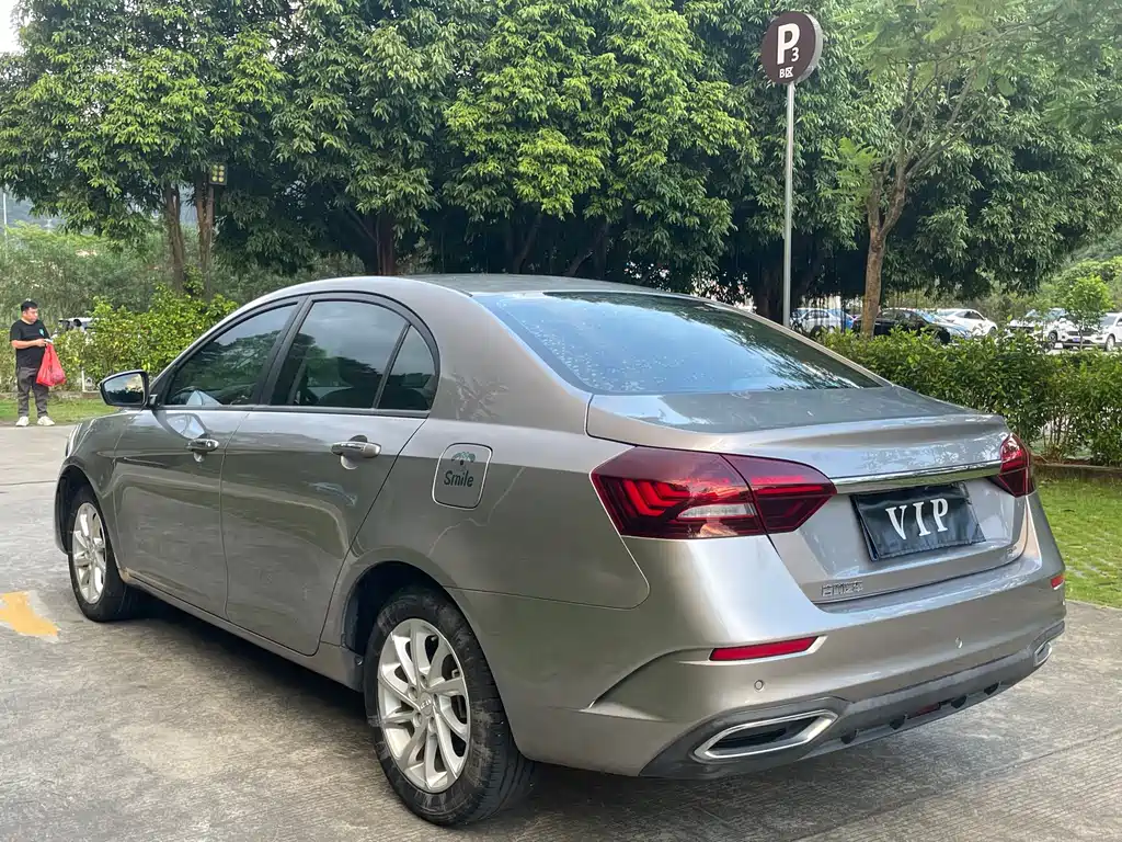 Geely Emgrand 2022 — фото 13