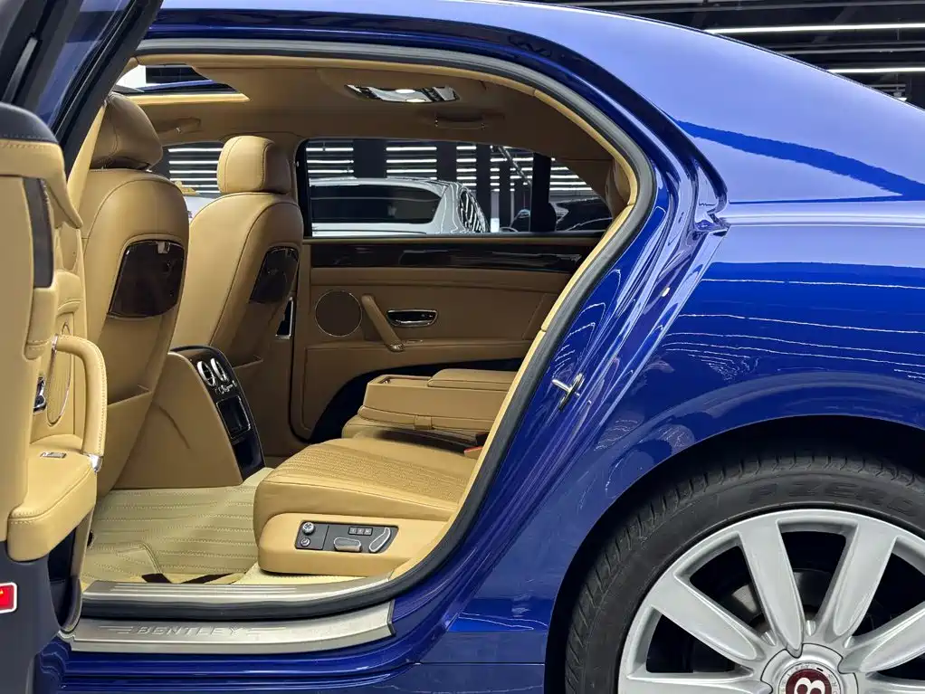 Bentley Flying Spur 2019 — фото 7