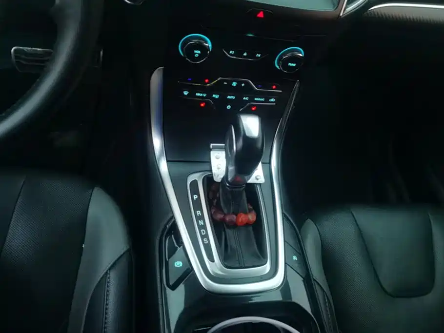 Ford Edge 2019 — фото 16