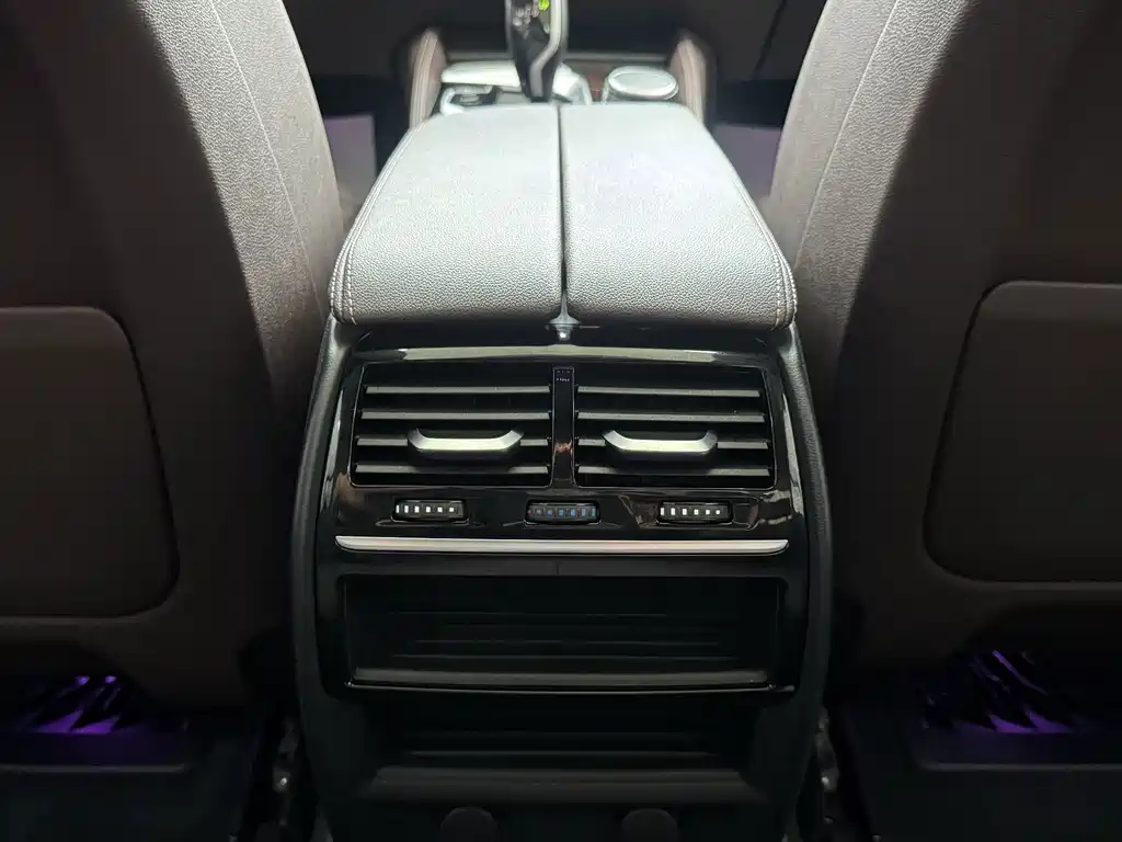 BMW 5 Series 2019 — фото 16