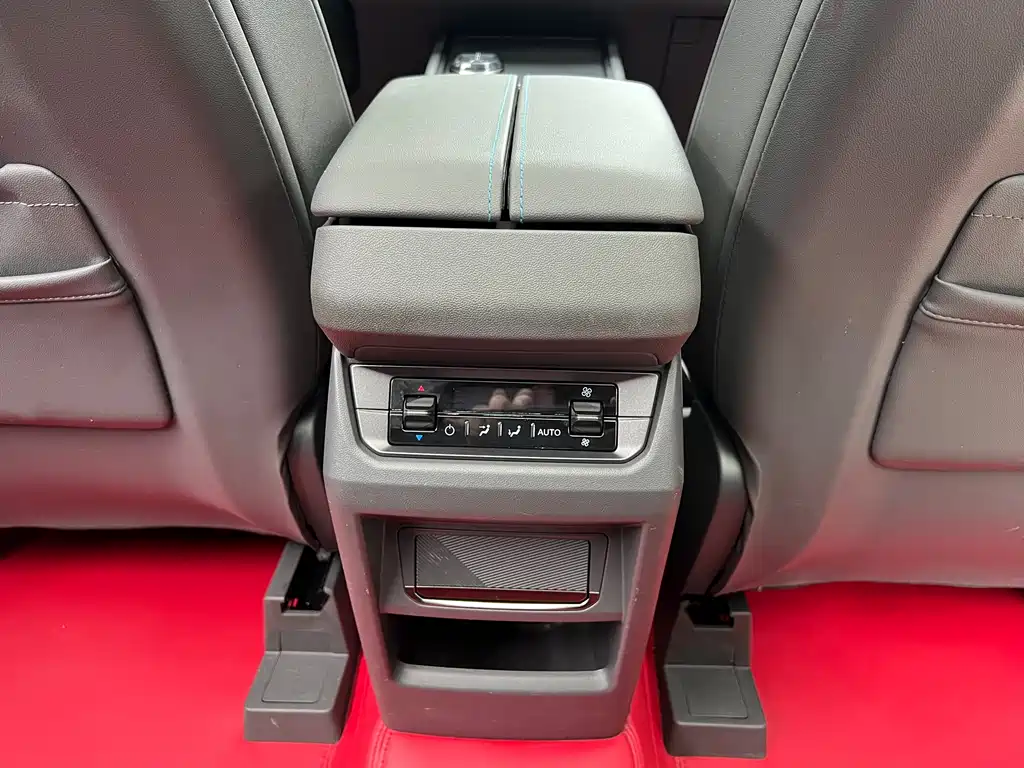 Ford Edge 2023 — фото 19