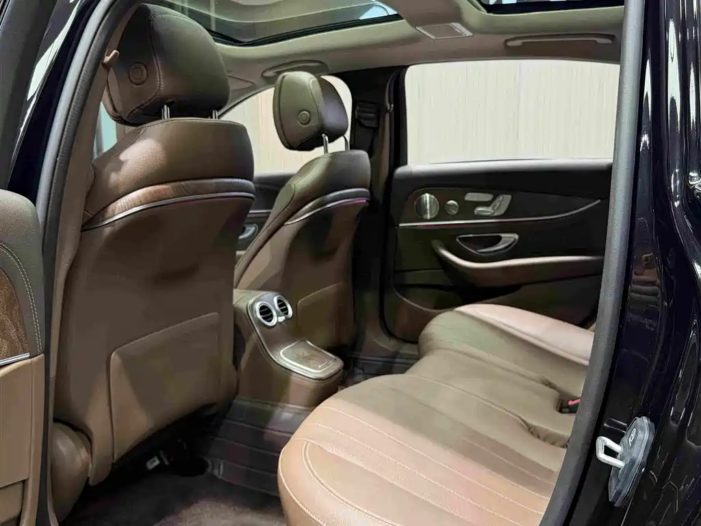 Mercedes-Benz E-Class 2023 — фото 15
