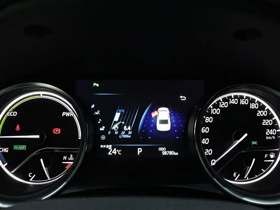 Toyota Camry 2019 — фото 19